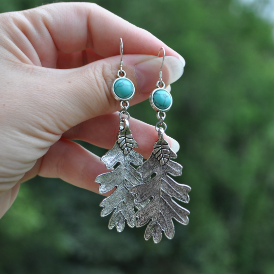 Boucles d'oreilles "Leaf of the Korrigan" 2 - Howlite bleue